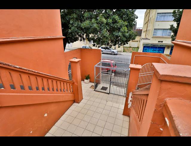 2 BEDROOM APARTMENT FOR SALE IN GQEBERHA CENTRAL